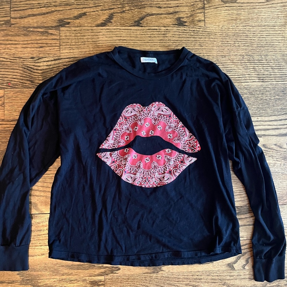 Lauren Moshi long sleeve with bandana lips. Medium